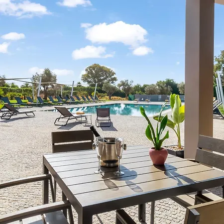 Курортный комплекс Quinta Do Algarvio Village 4*